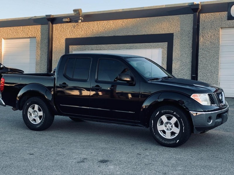 Nissan Frontier Vehicle Full-screen Gallery Image 3