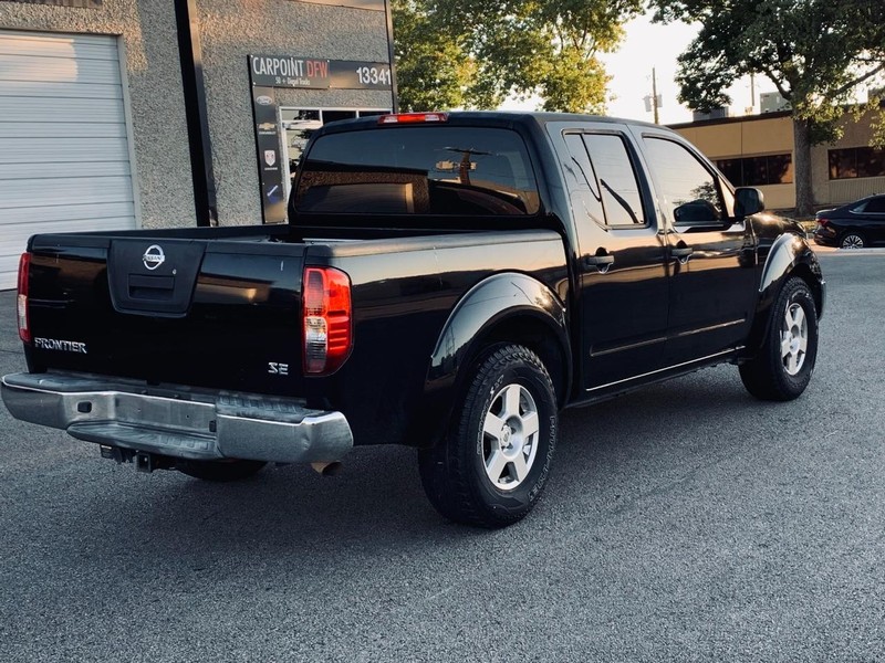 Nissan Frontier Vehicle Full-screen Gallery Image 5
