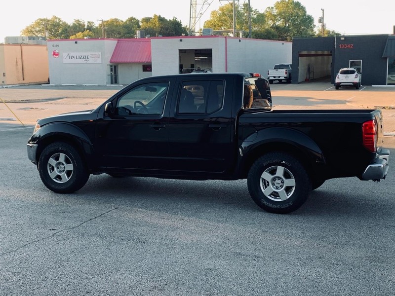 Nissan Frontier Vehicle Full-screen Gallery Image 8