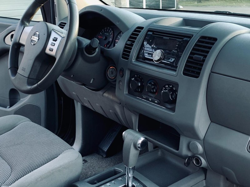 Nissan Frontier Vehicle Full-screen Gallery Image 15