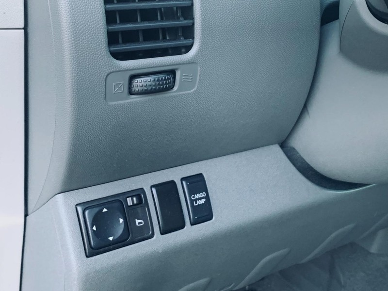 Nissan Frontier Vehicle Full-screen Gallery Image 19