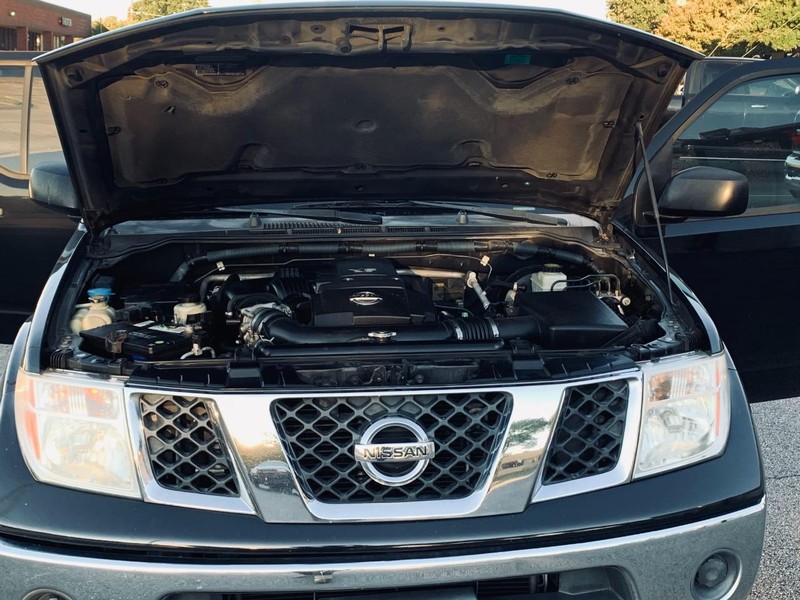 Nissan Frontier Vehicle Full-screen Gallery Image 21