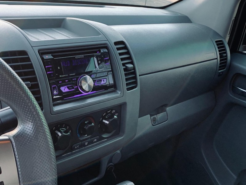 Nissan Frontier Vehicle Full-screen Gallery Image 22