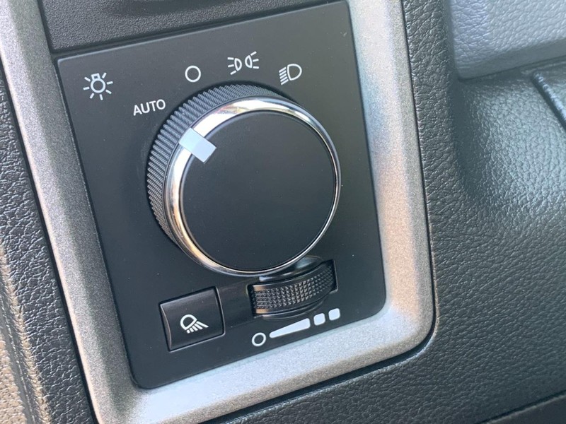 Ram 1500 Vehicle Full-screen Gallery Image 17