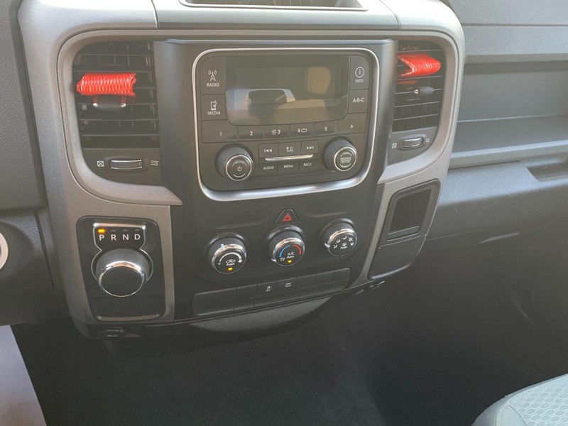 Ram 1500 Vehicle Full-screen Gallery Image 32