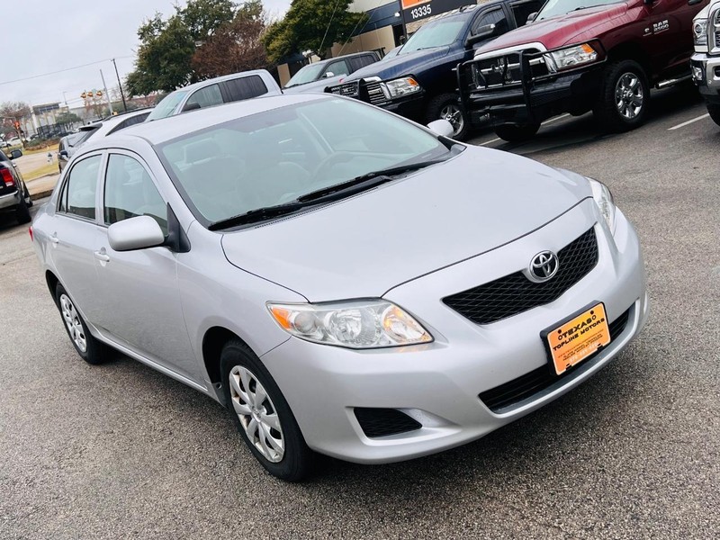 Toyota Corolla Vehicle Full-screen Gallery Image 03