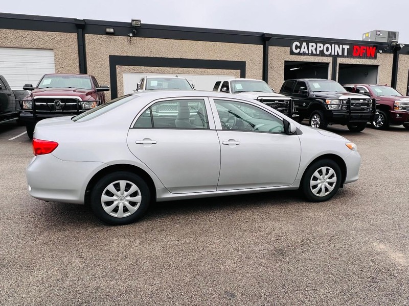 Toyota Corolla Vehicle Full-screen Gallery Image 05