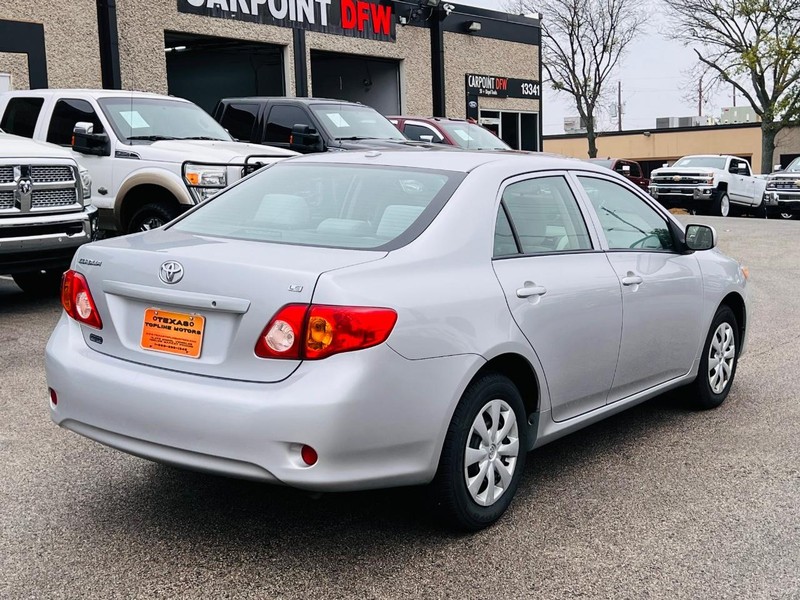 Toyota Corolla Vehicle Full-screen Gallery Image 07