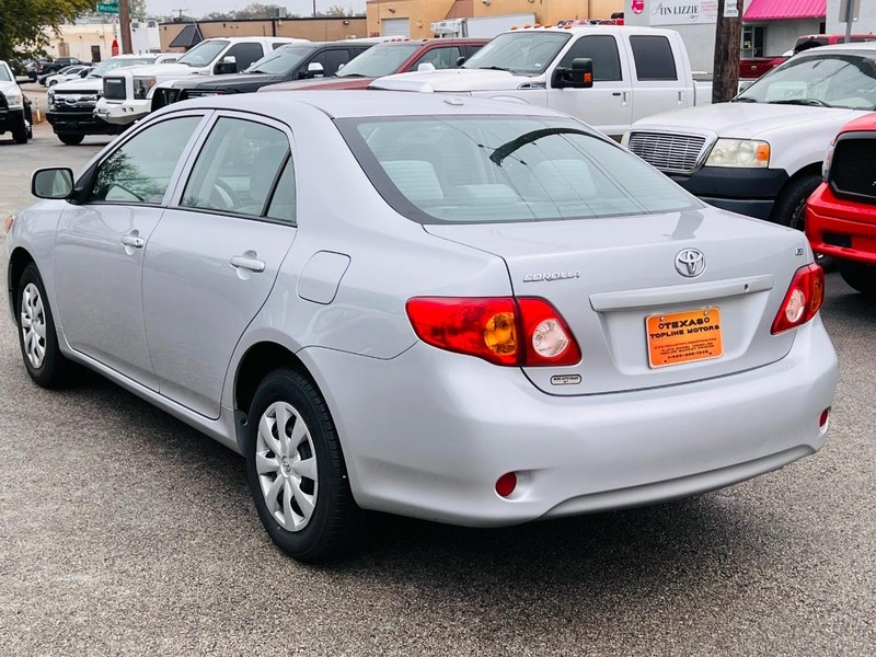 Toyota Corolla Vehicle Full-screen Gallery Image 08
