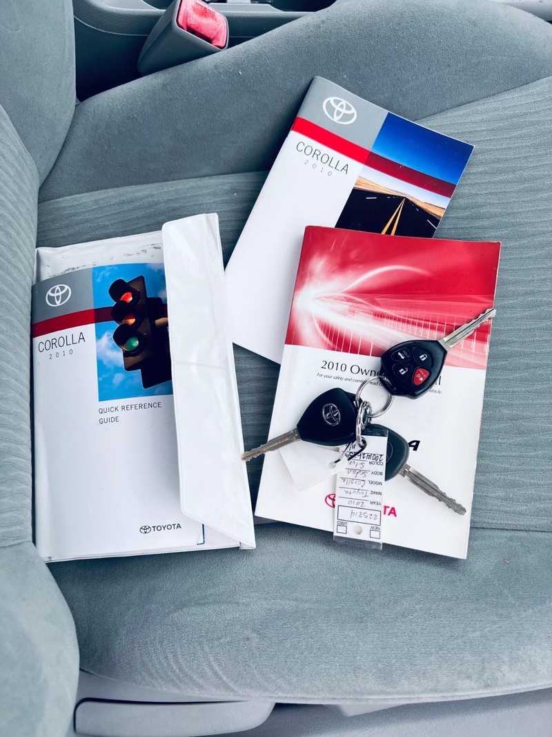 Toyota Corolla Vehicle Full-screen Gallery Image 18