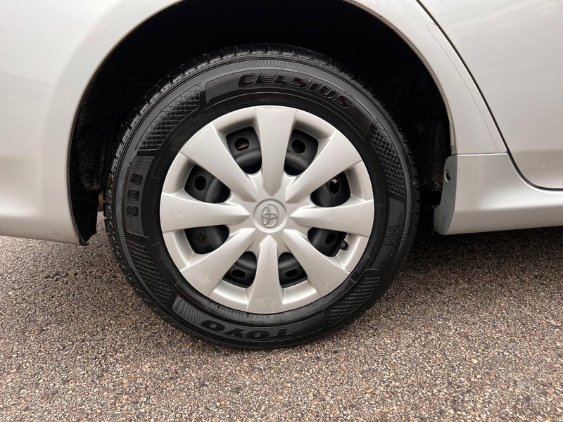 Toyota Corolla Vehicle Full-screen Gallery Image 24