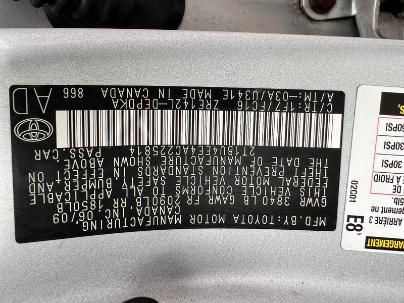 Toyota Corolla Vehicle Full-screen Gallery Image 26