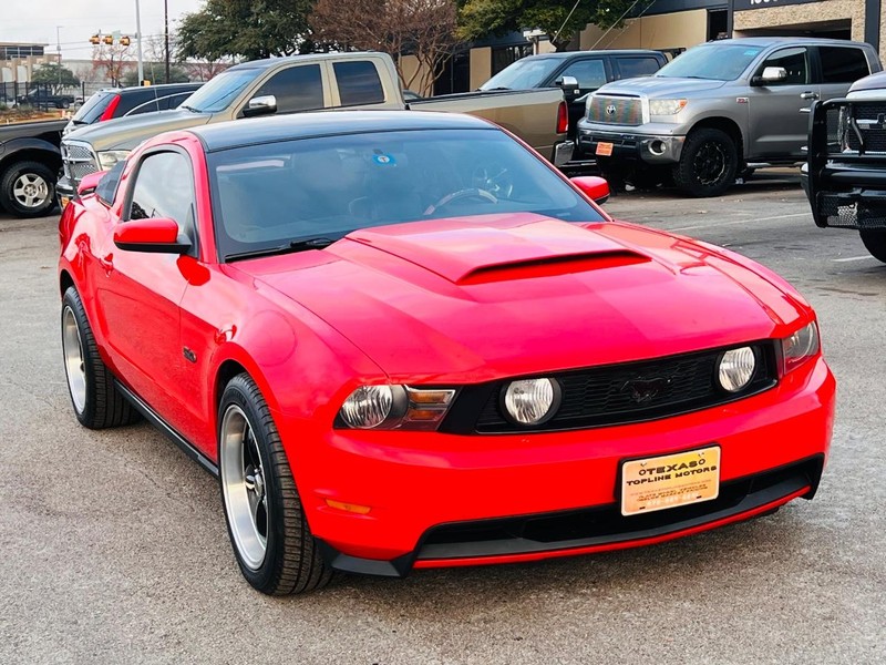 Ford Mustang Vehicle Full-screen Gallery Image 10