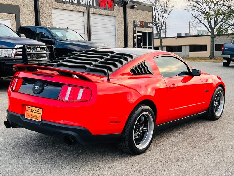 Ford Mustang Vehicle Full-screen Gallery Image 11