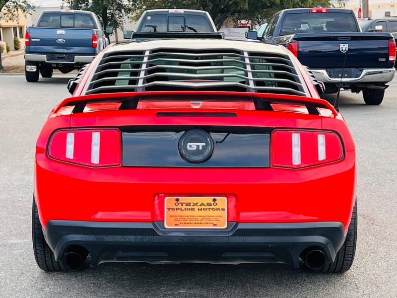 Ford Mustang Vehicle Full-screen Gallery Image 13