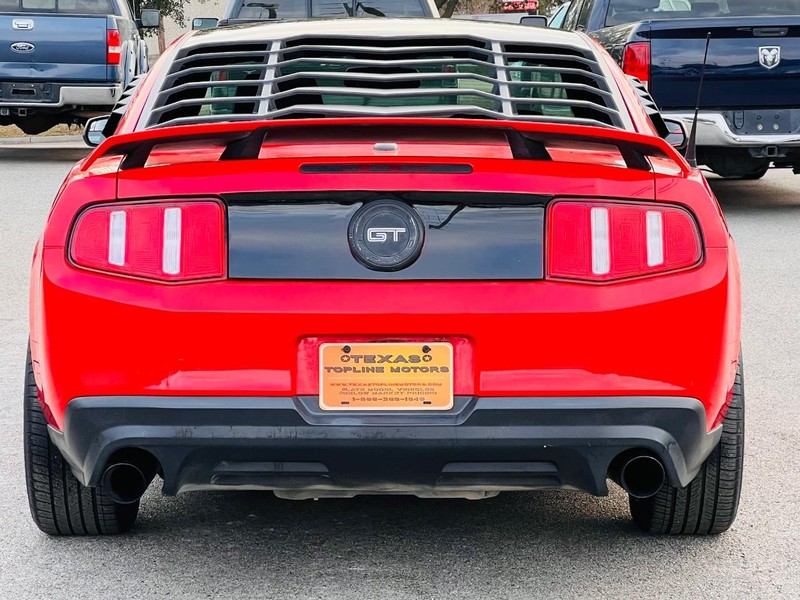 Ford Mustang Vehicle Full-screen Gallery Image 14