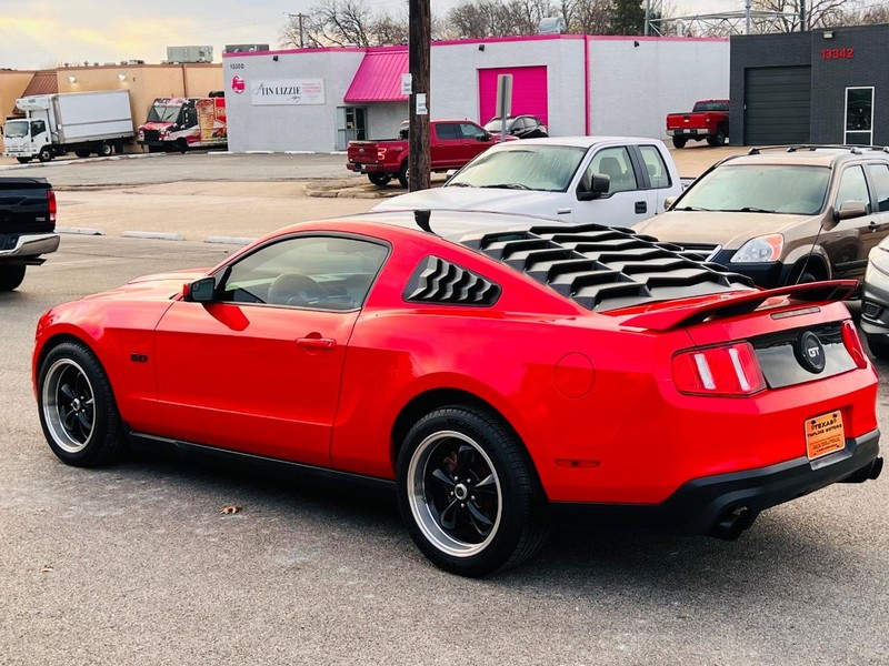Ford Mustang Vehicle Full-screen Gallery Image 17