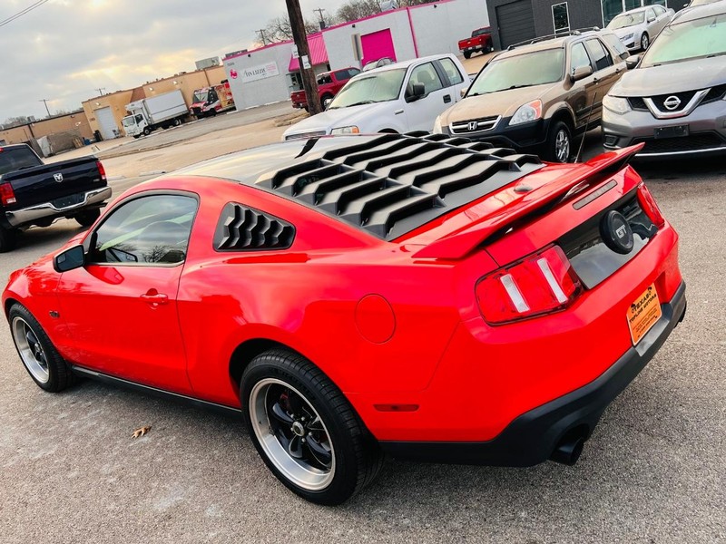 Ford Mustang Vehicle Full-screen Gallery Image 18