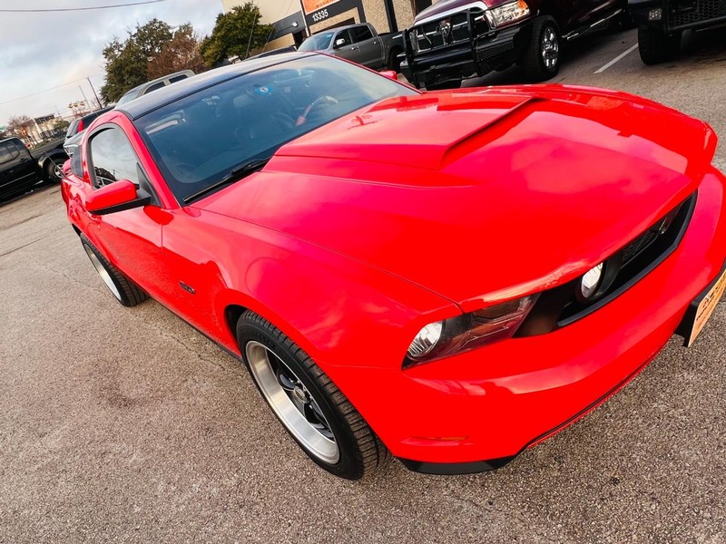 Ford Mustang Vehicle Full-screen Gallery Image 23