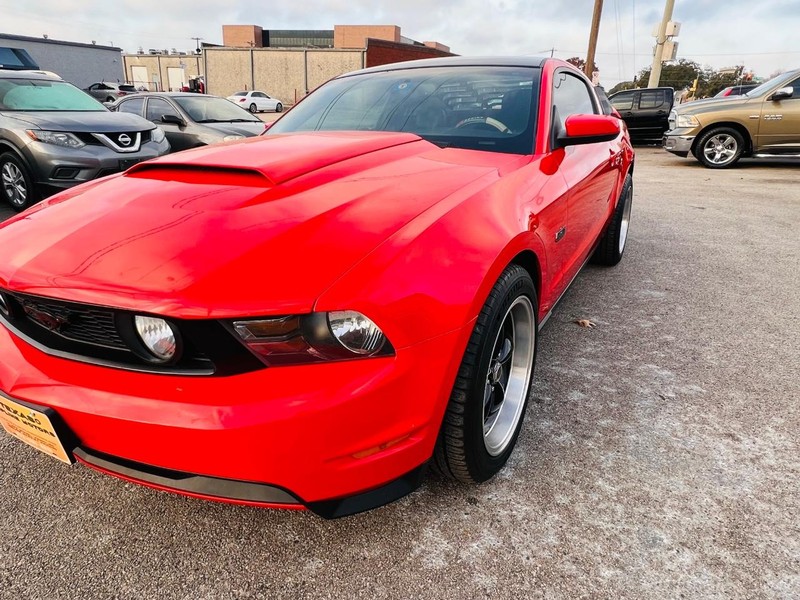 Ford Mustang Vehicle Full-screen Gallery Image 25