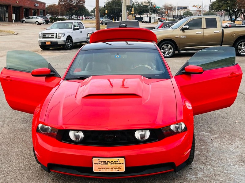 Ford Mustang Vehicle Full-screen Gallery Image 35