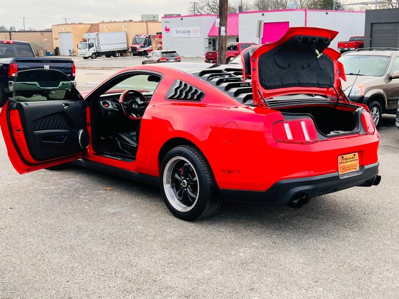 Ford Mustang Vehicle Full-screen Gallery Image 38