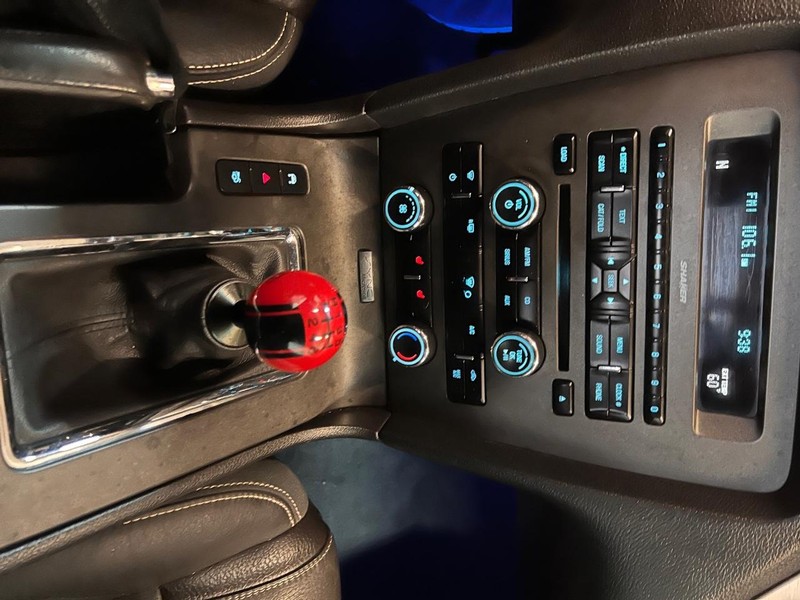 Ford Mustang Vehicle Full-screen Gallery Image 45