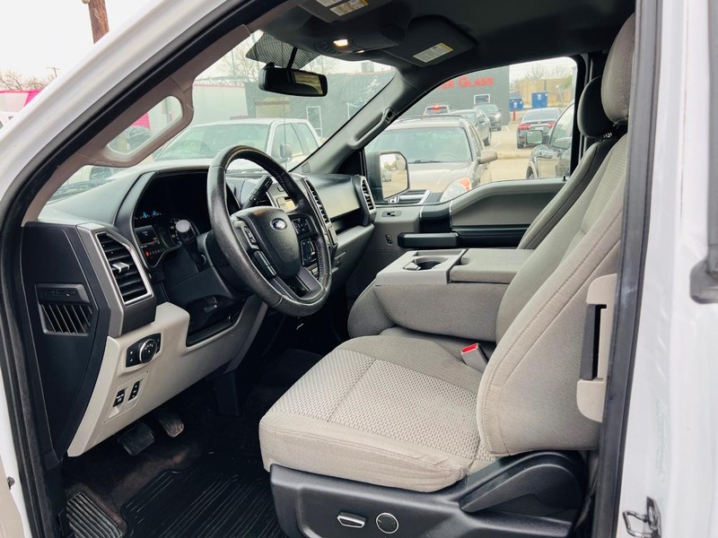 Ford F-150 Vehicle Full-screen Gallery Image 11