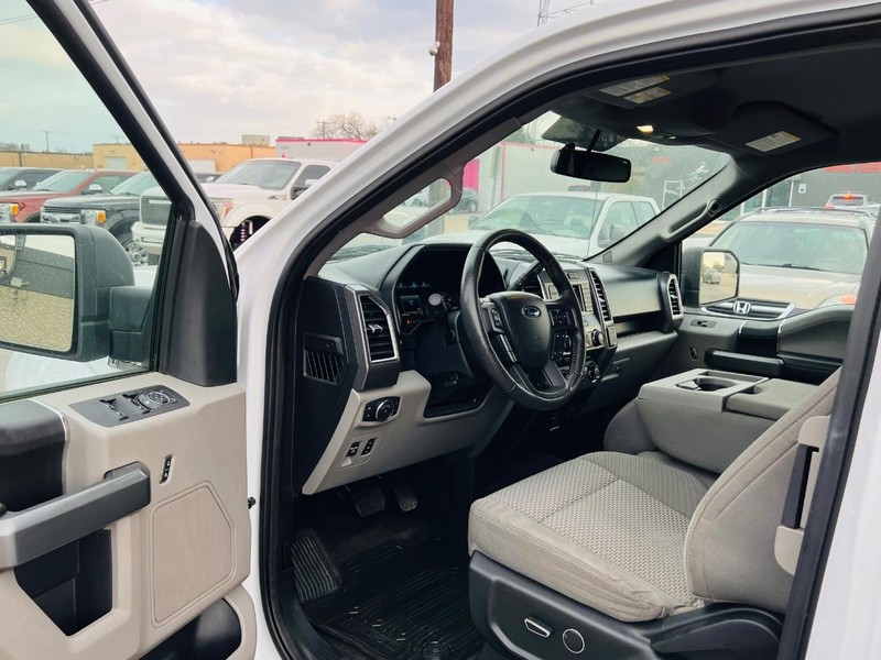 Ford F-150 Vehicle Full-screen Gallery Image 13