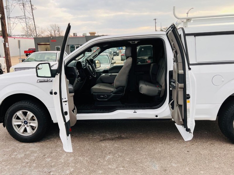 Ford F-150 Vehicle Full-screen Gallery Image 14