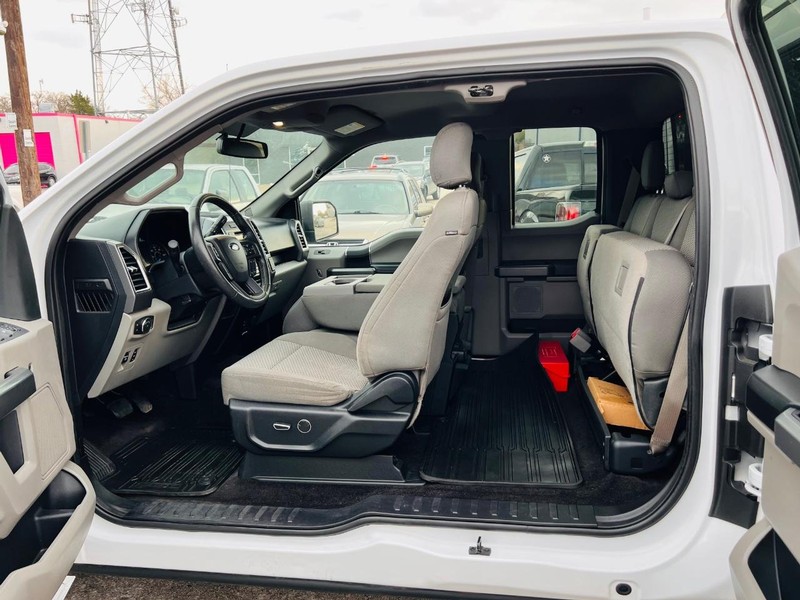 Ford F-150 Vehicle Full-screen Gallery Image 15