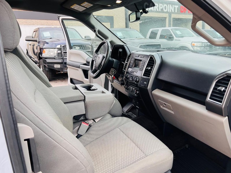 Ford F-150 Vehicle Full-screen Gallery Image 16