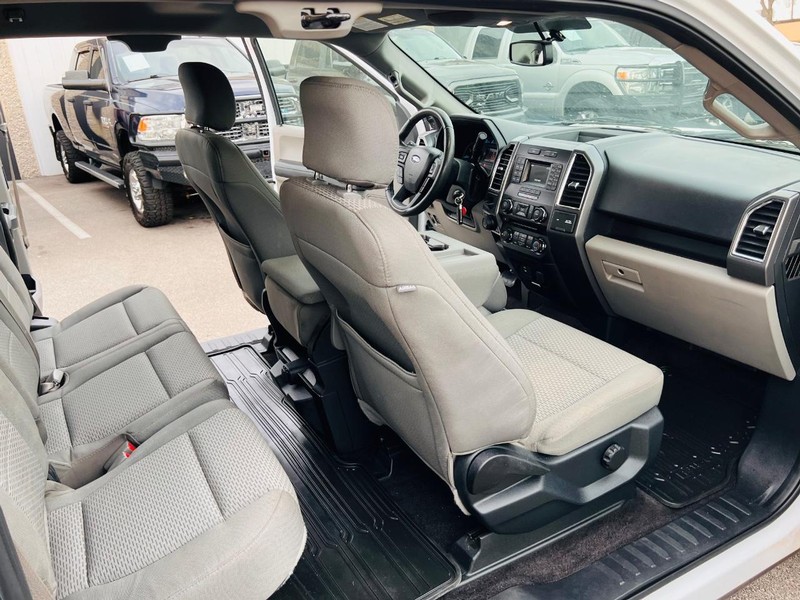 Ford F-150 Vehicle Full-screen Gallery Image 18