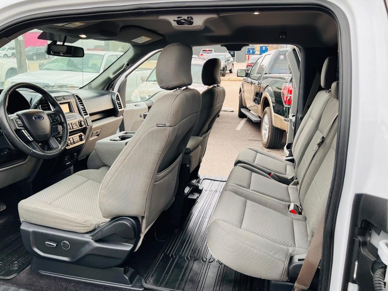 Ford F-150 Vehicle Full-screen Gallery Image 19