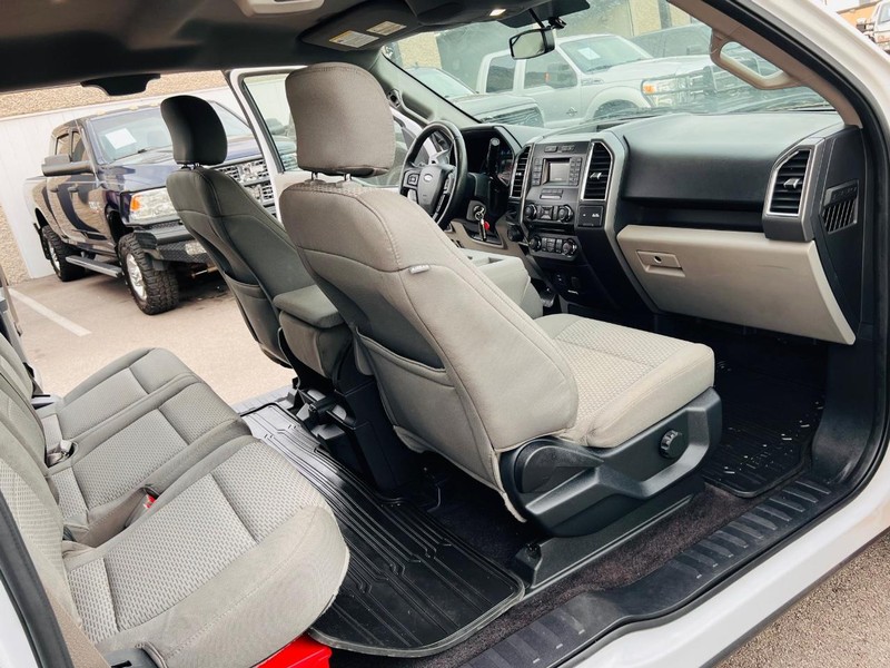 Ford F-150 Vehicle Full-screen Gallery Image 23