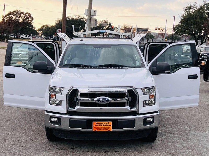 Ford F-150 Vehicle Full-screen Gallery Image 25