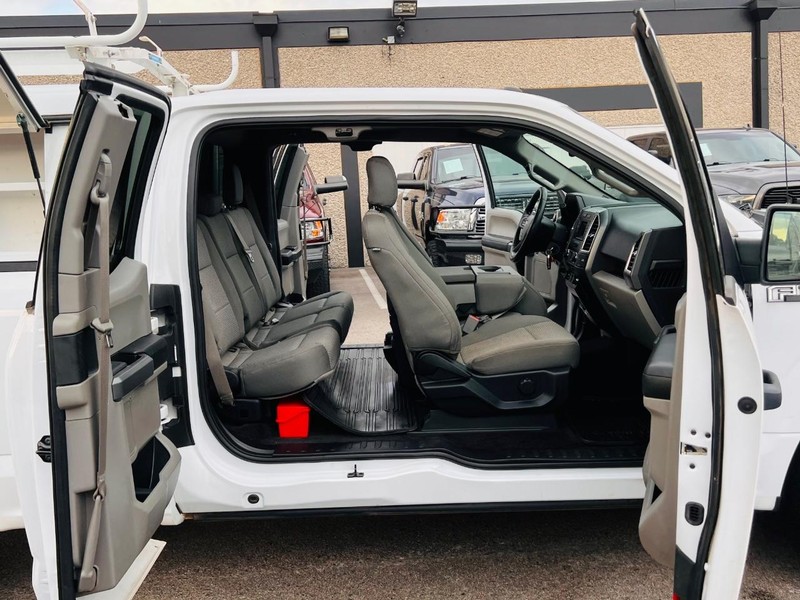 Ford F-150 Vehicle Full-screen Gallery Image 30