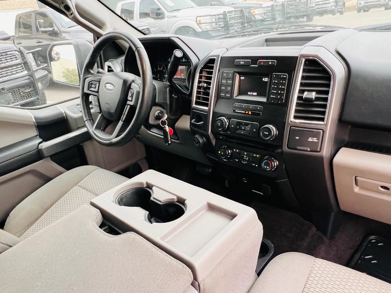 Ford F-150 Vehicle Full-screen Gallery Image 37