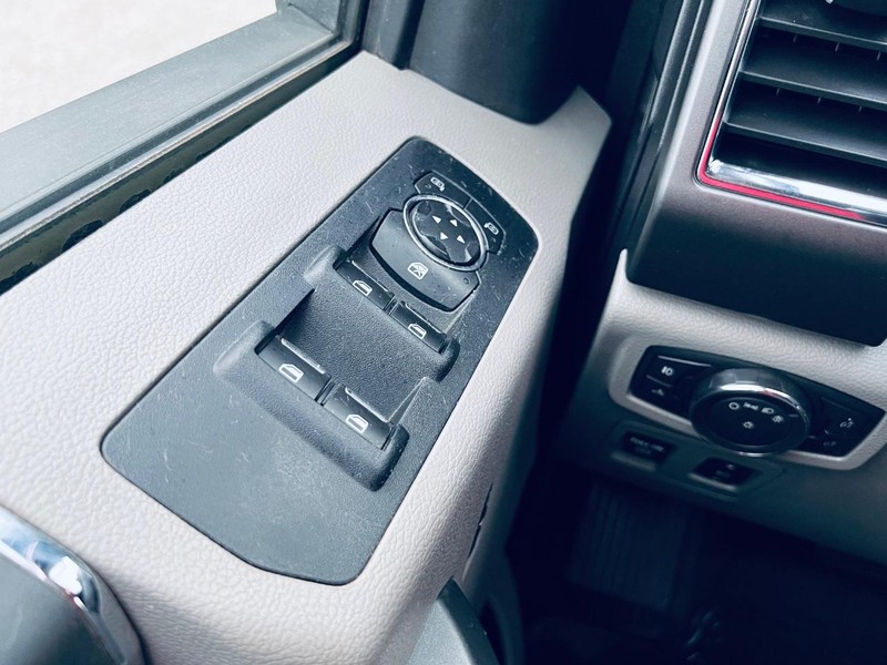 Ford F-150 Vehicle Full-screen Gallery Image 43