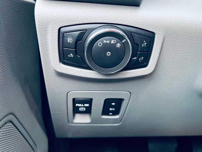 Ford F-150 Vehicle Full-screen Gallery Image 44