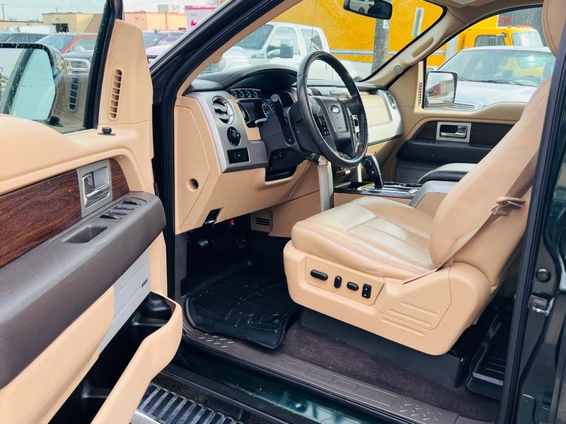 Ford F-150 Vehicle Full-screen Gallery Image 18