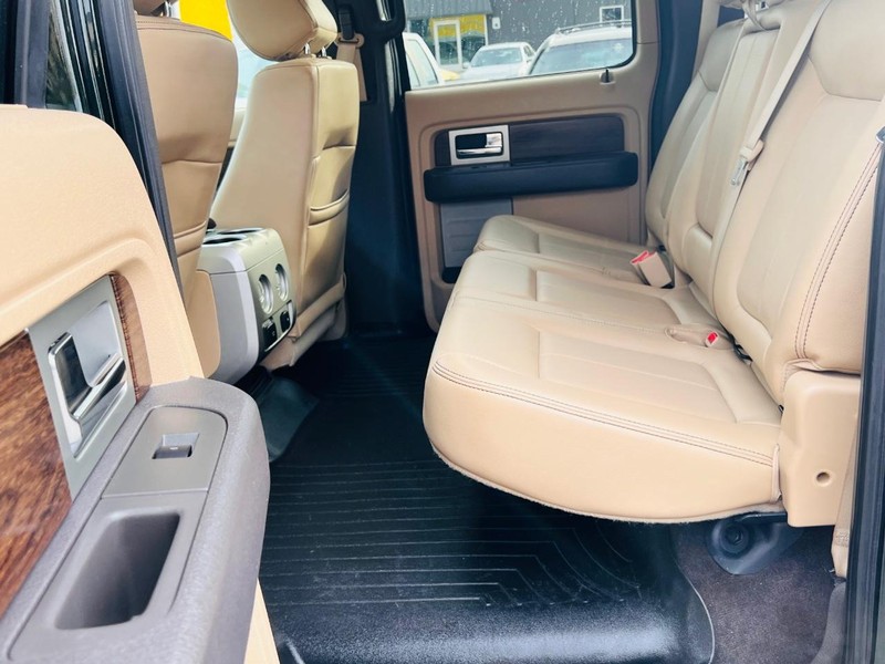 Ford F-150 Vehicle Full-screen Gallery Image 24