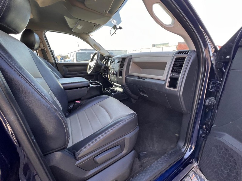 Ram 1500 Vehicle Full-screen Gallery Image 23