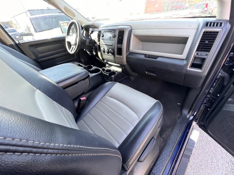 Ram 1500 Vehicle Full-screen Gallery Image 24