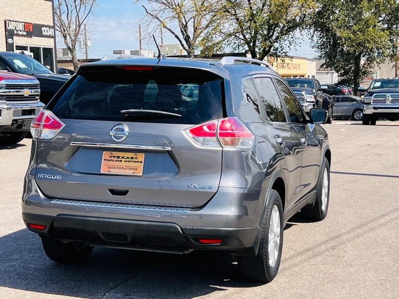 Nissan Rogue Vehicle Full-screen Gallery Image 8