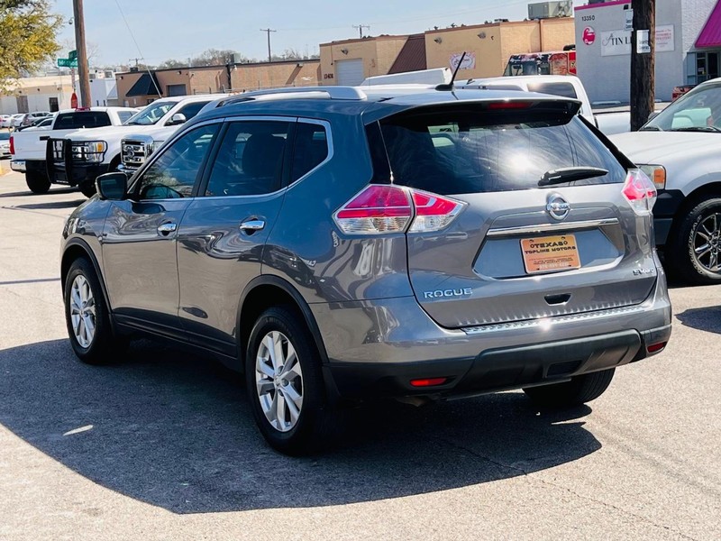 Nissan Rogue Vehicle Full-screen Gallery Image 9