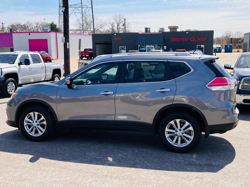 Nissan Rogue Vehicle Full-screen Gallery Image 11