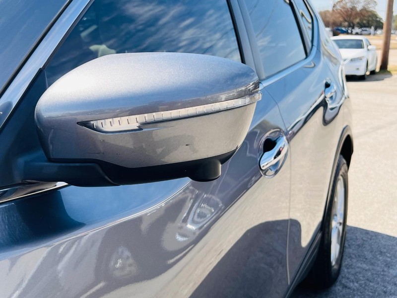 Nissan Rogue Vehicle Full-screen Gallery Image 13