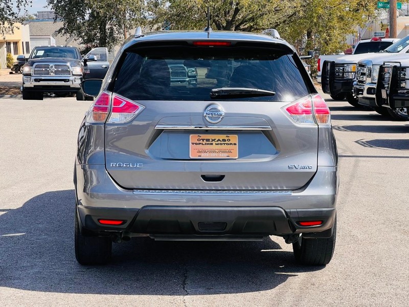 Nissan Rogue Vehicle Full-screen Gallery Image 16