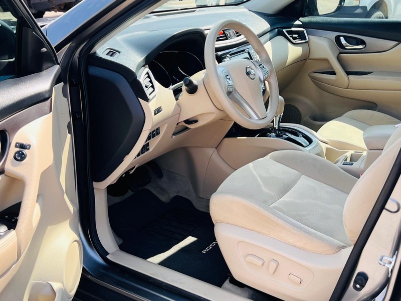 Nissan Rogue Vehicle Full-screen Gallery Image 22